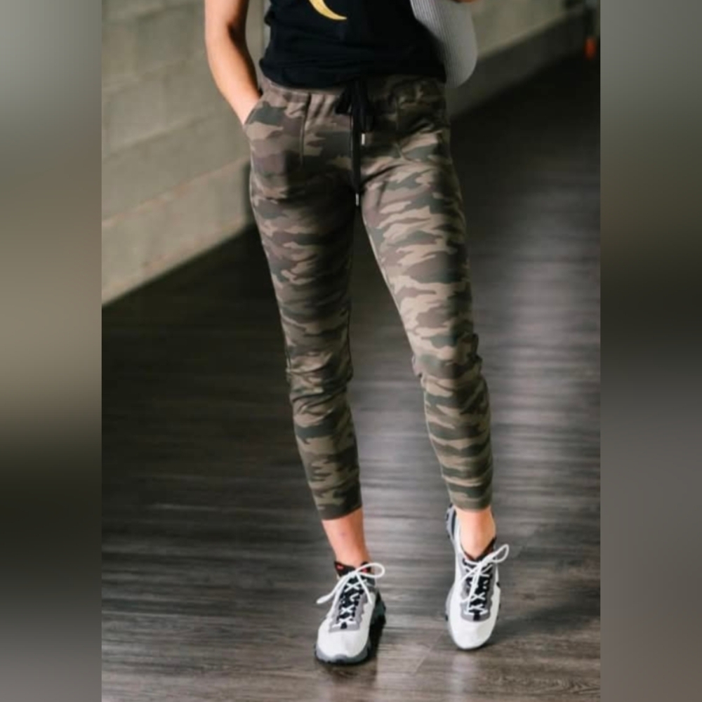 Zyia Camo Unwind Joggers